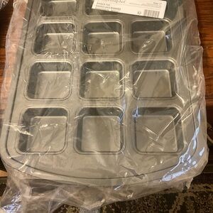 Pampered Chef Metallic Brownie Pan